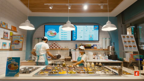 comptoir de restaurant self service moderne avec bols