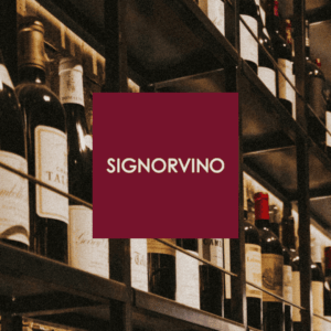 enoteca signorvino: scaffale di vini pregiati