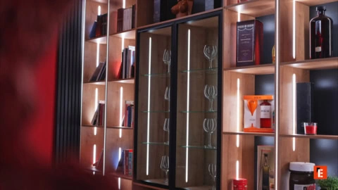 vitrina de vino moderna con luz led