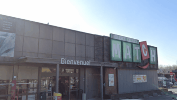 entrée du supermarché match et caddies