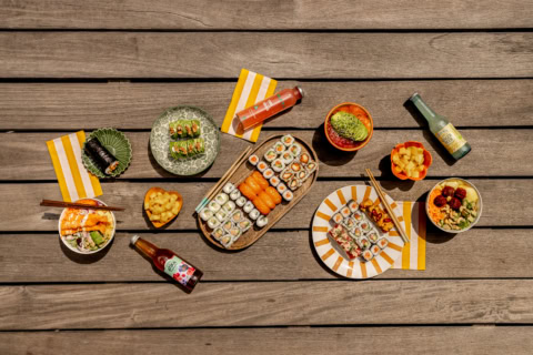sushi et poke, pique nique gourmand au soleil