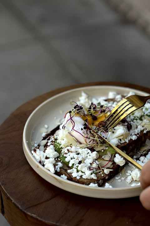tartine avocat et Œuf poché gourmande