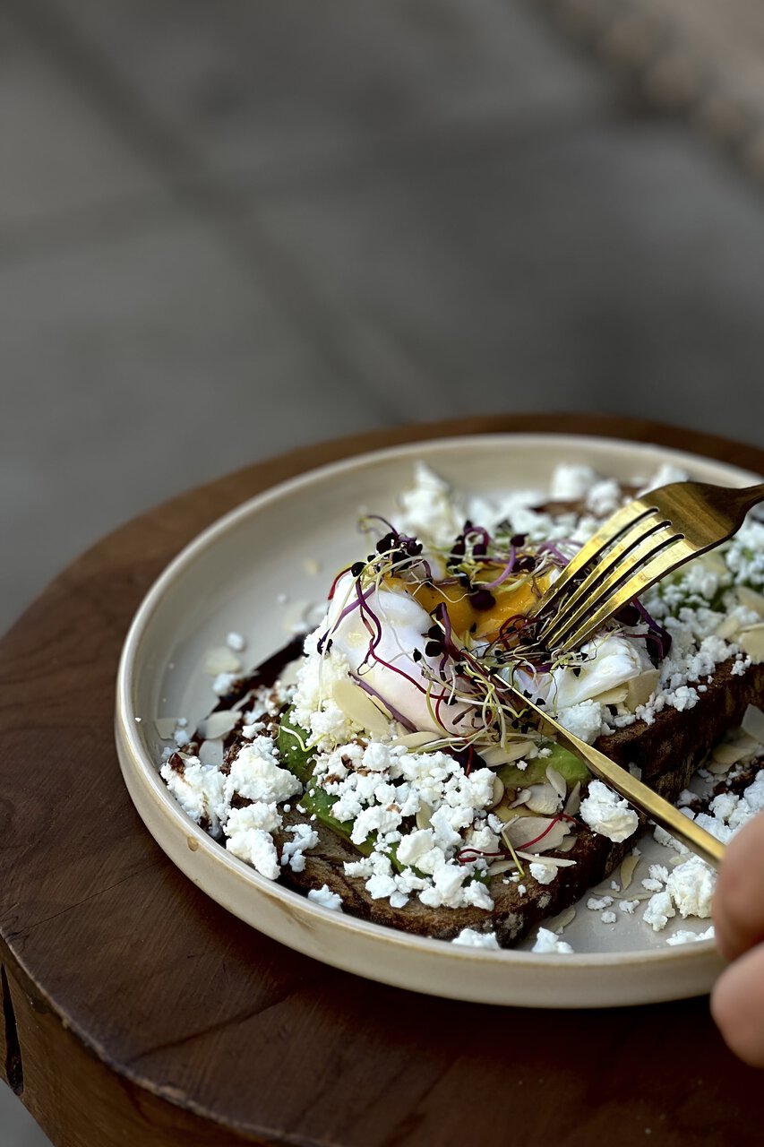 tartine avocat et Œuf poché gourmande