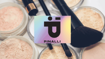 trucco in polvere con pennelli e logo pinalli