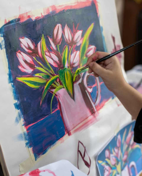 artist painting tulip still life: pink vase study