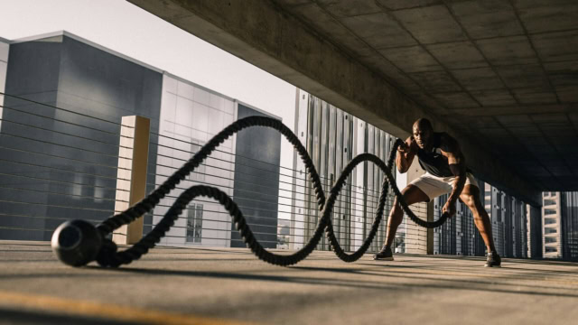allenamento urbano con corde pesanti