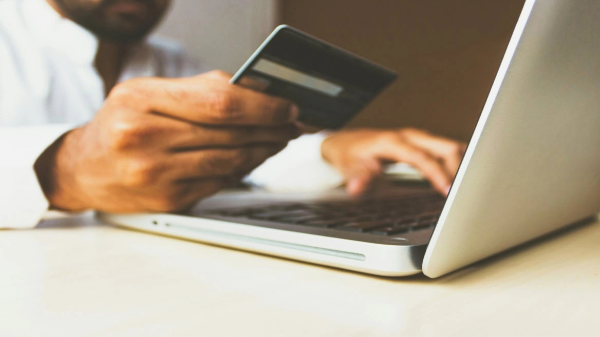 paiement en ligne sur ordinateur portable