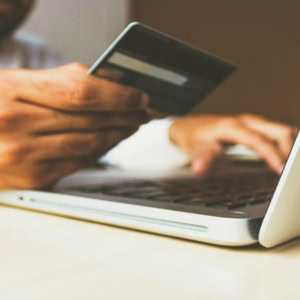 paiement en ligne sur ordinateur portable