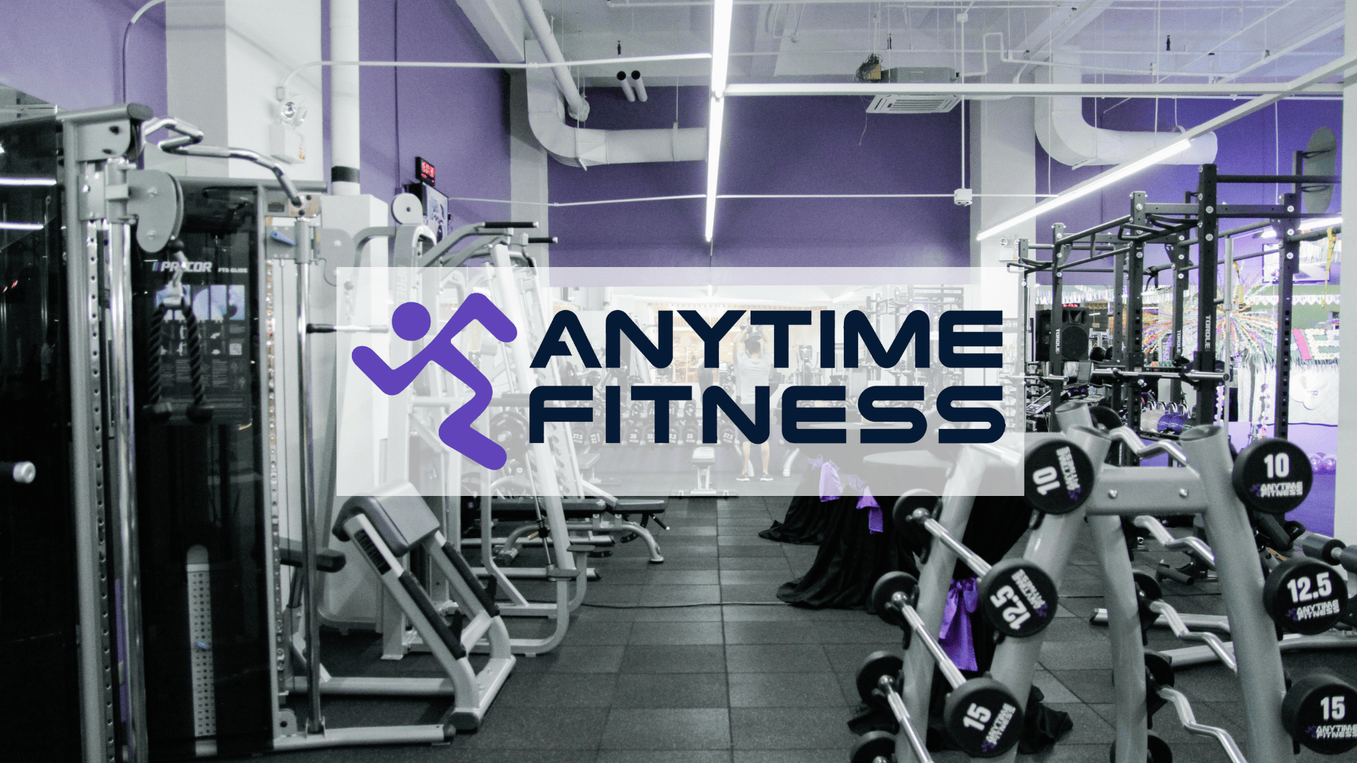 intérieur de salle de sport anytime fitness moderne