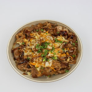 bol de riz au bœuf gratiné et oignons