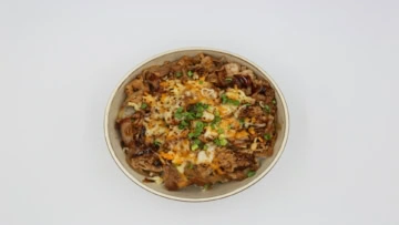 bol de riz au bœuf gratiné et oignons