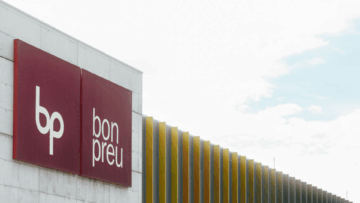 fachada moderna bon preu con señalética bp