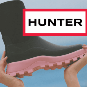 bota hunter negra con suela rosa