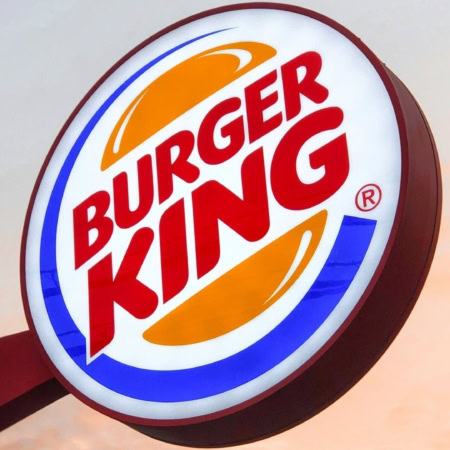 enseigne burger king rouge au coucher du soleil