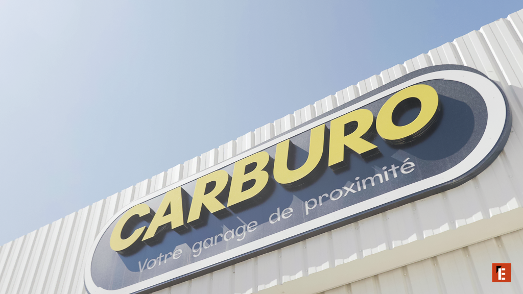 enseigne carburo de garage automobile moderne