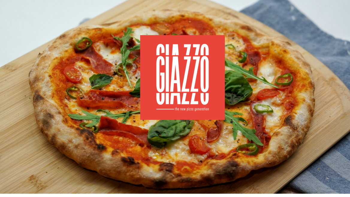 pizza giazzo artisanale sur planche en bois