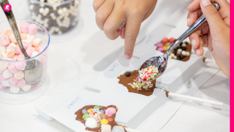 atelier chocolat décoré aux marshmallows et sprinkles