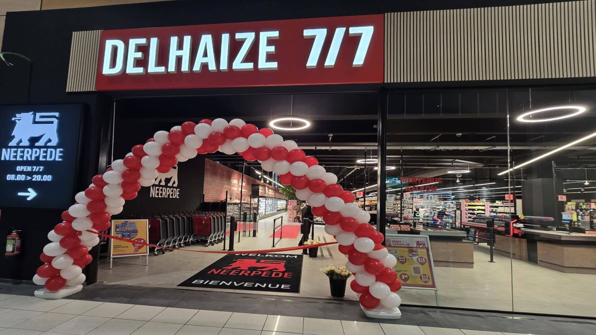 entrée festive du delhaize 777 à neerpede