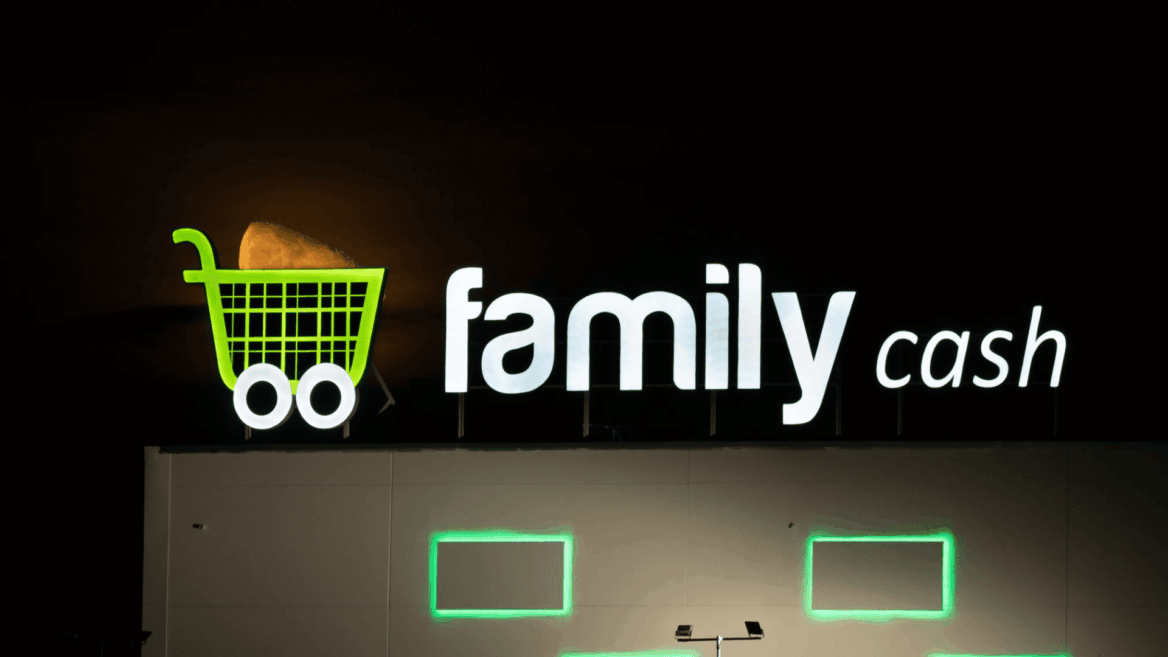 enseigne lumineuse family cash de nuit