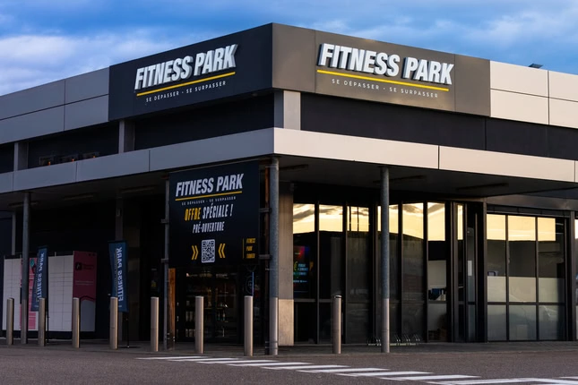 fitness park : façade moderne du gymnase
