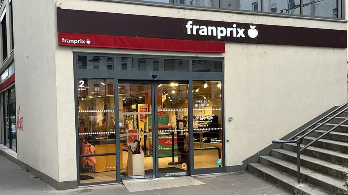 entrée du franprix en façade urbaine