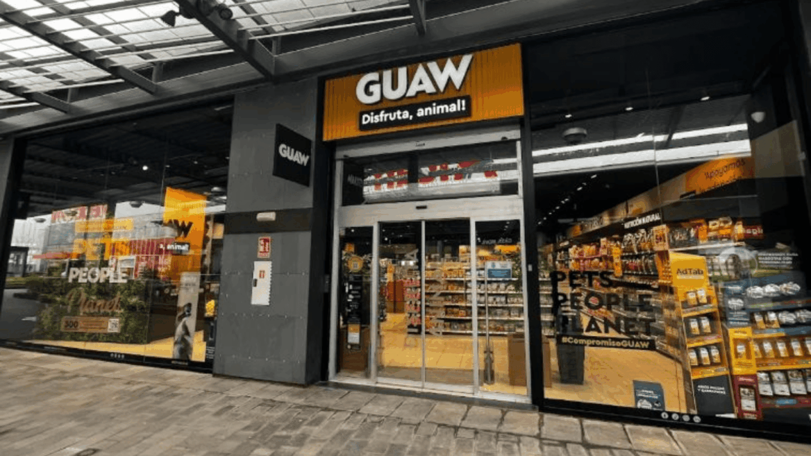 fachada moderna de tienda de mascotas guaw