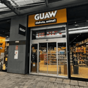 fachada moderna de tienda de mascotas guaw