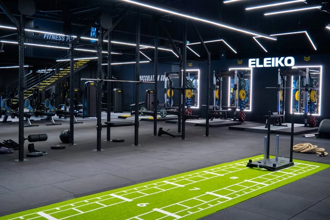 salle de sport haut de gamme avec turf et led