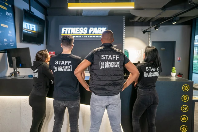 accueil Équipe fitness park au comptoir