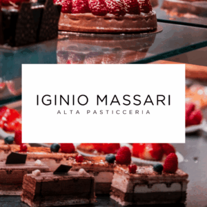 vetrina iginio massari: alta pasticceria con frutti rossi