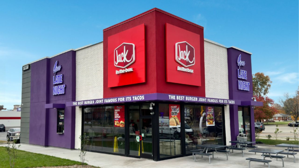 jack in the box exterior with patio seating