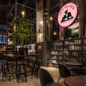 intérieur moderne du café joe & the juice