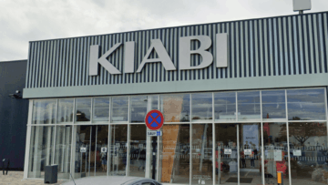 façade moderne du magasin kiabi avec entrée vitrée