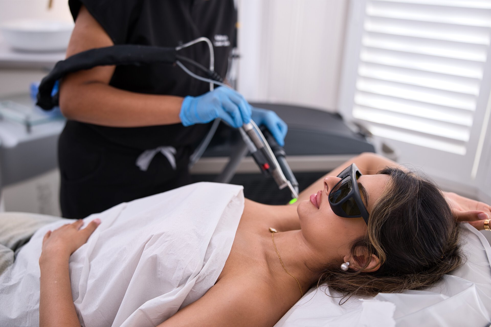 laser facial treatment in clinic