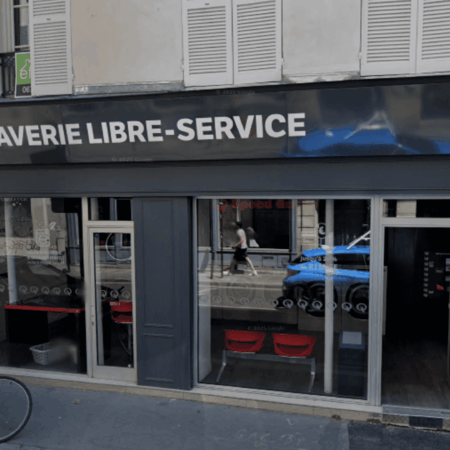 façade de laverie speed queen avec vélo