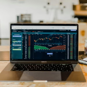 macbook pro et trading crypto au café