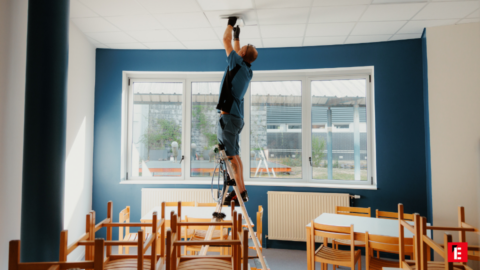 maintenance de salle de classe sur échelle
