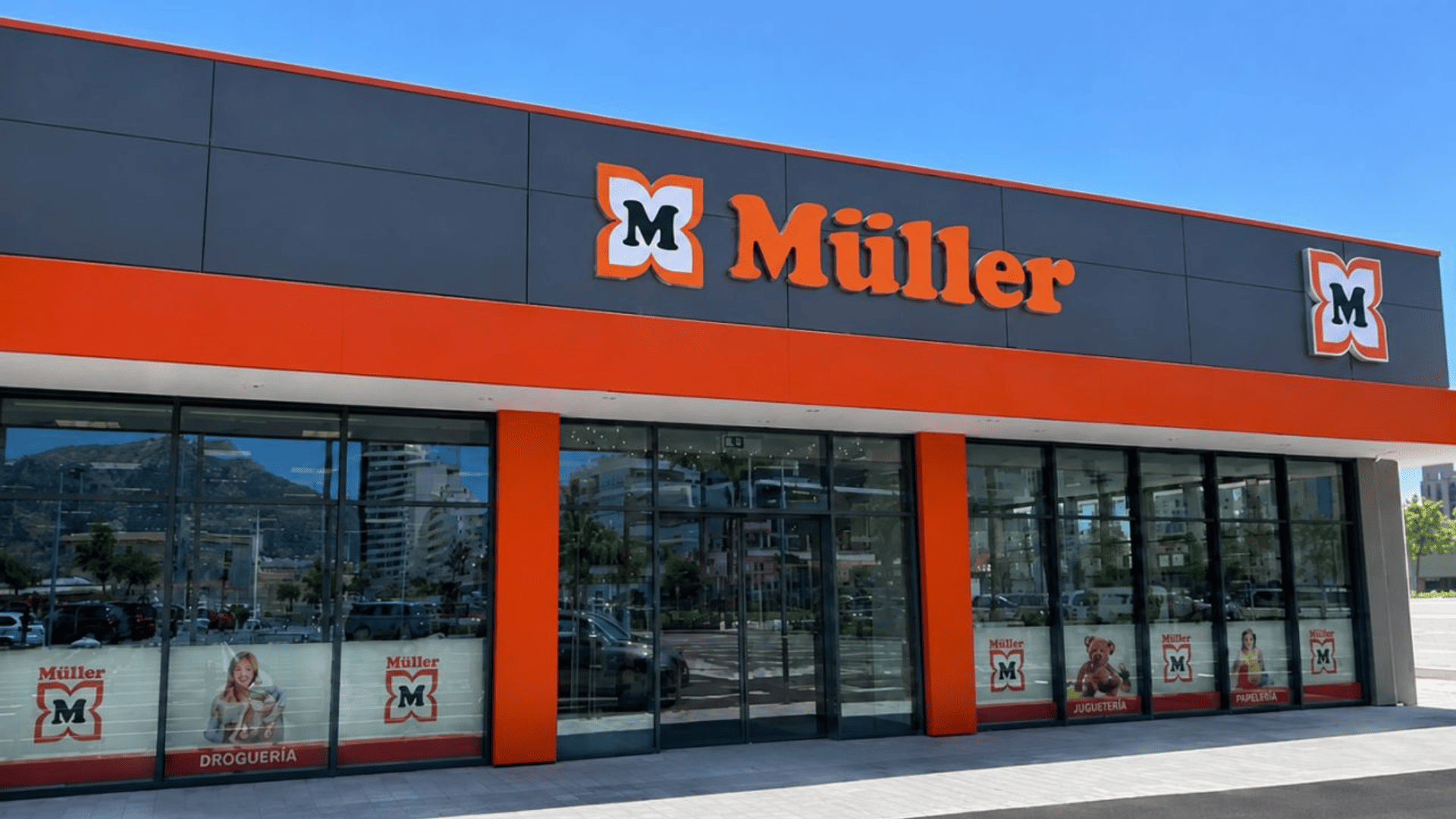 fachada moderna de la tienda müller