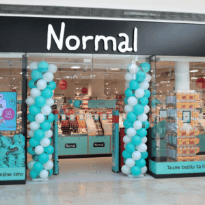 inauguración de la tienda normal con globos