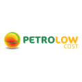 logo petrolow cost con emblema degradado verde y naranja