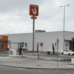 popeyes y action en centro comercial moderno
