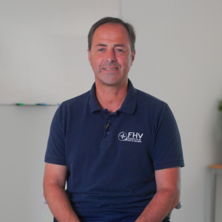 portrait d’un homme en bureau fhv