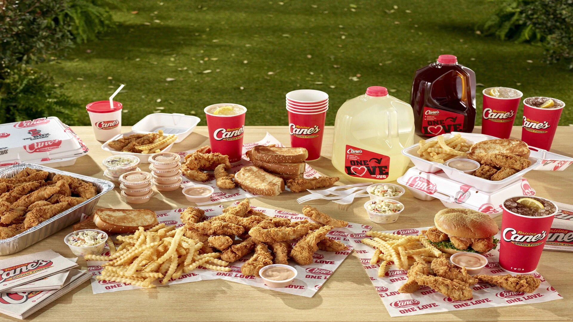 festin raising cane’s : poulet, frites et boissons