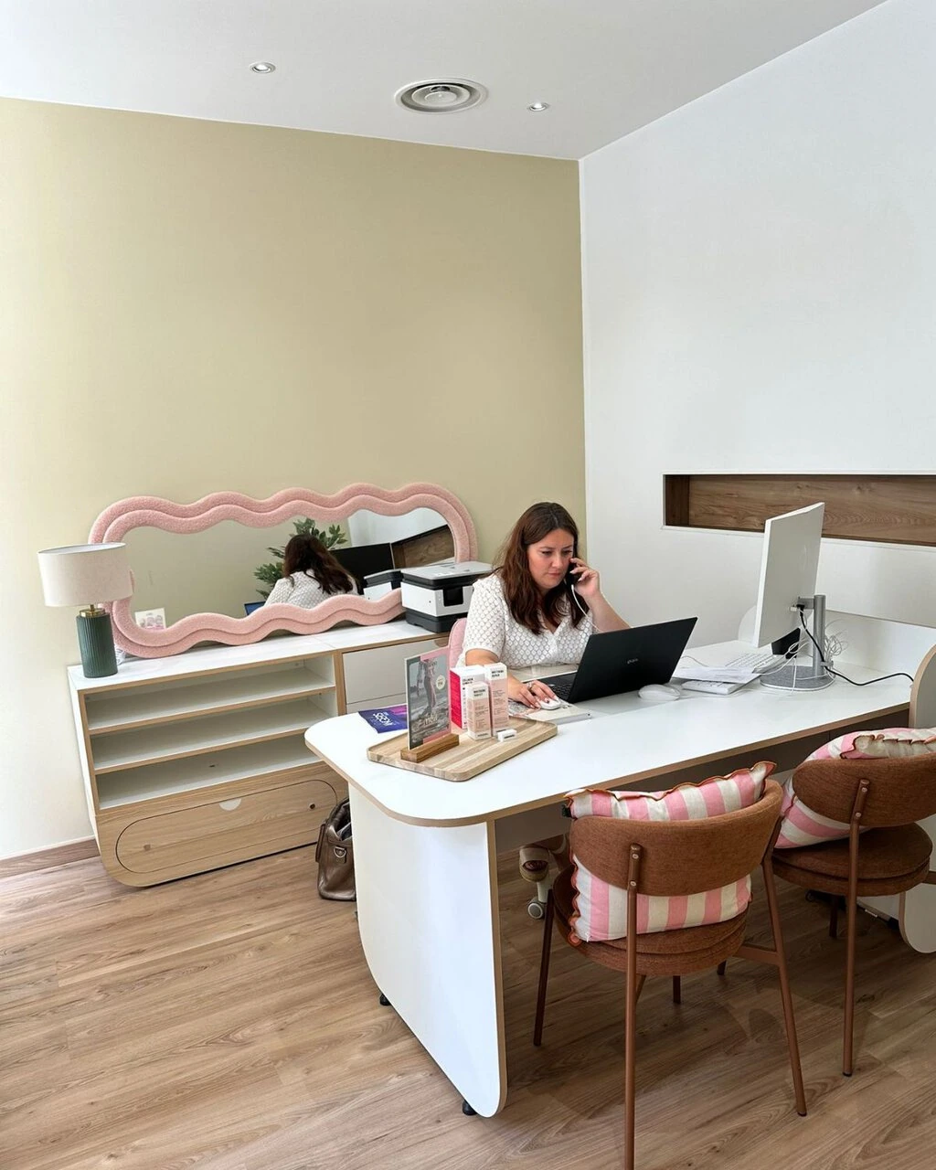 réception de salon moderne et Élégante