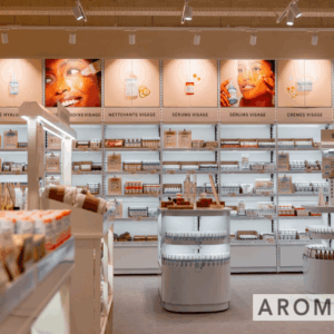 interior de tienda de cosmética aroma zone moderna