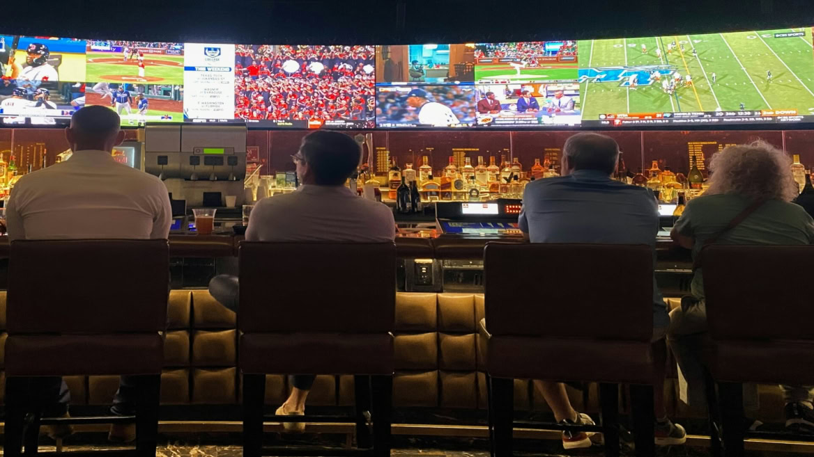 bar sportif, Écrans tv et matchs en direct