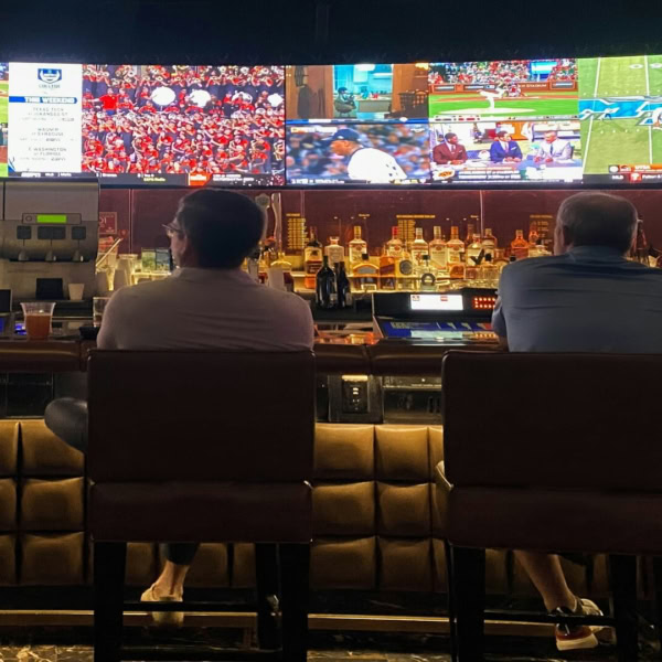 bar sportif, Écrans tv et matchs en direct