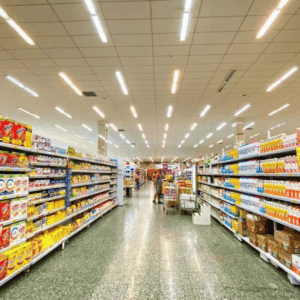 pasillo de supermercado con cereales y ofertas