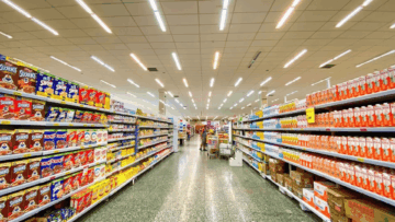 pasillo de supermercado con cereales y ofertas