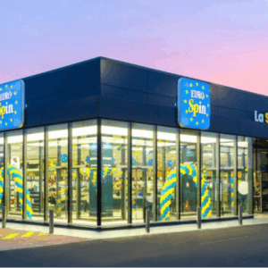 supermercato eurospin illuminato al tramonto